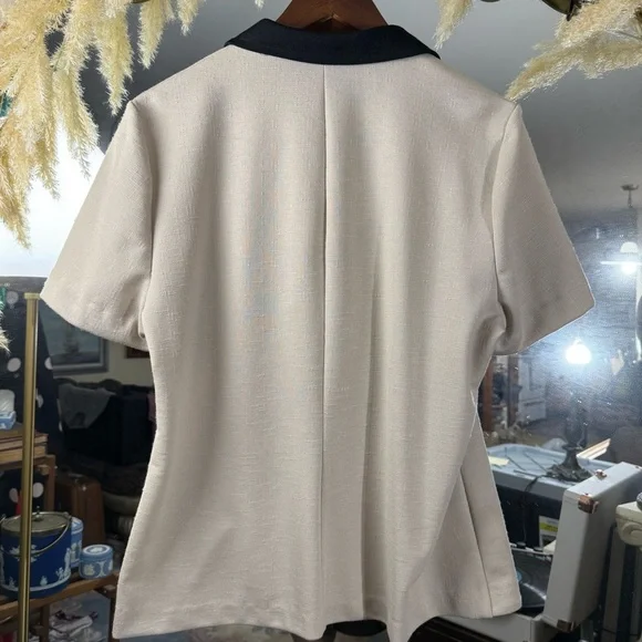 Pablo Collection Women’s Tan and Black Vintage Short Sleeve Button Down Shirt - Picture 5 of 6